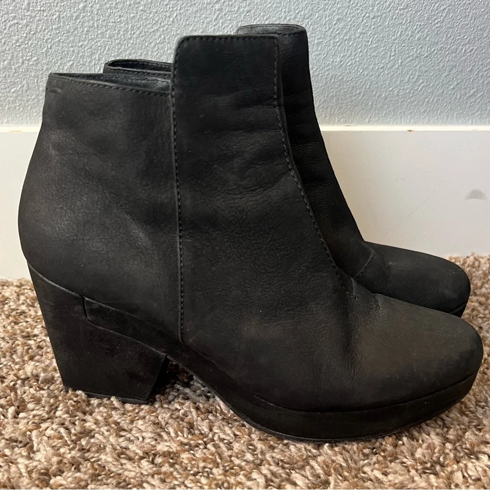 Eileen Fisher black brushed leather chunky heel ankle boots Women’s size 9